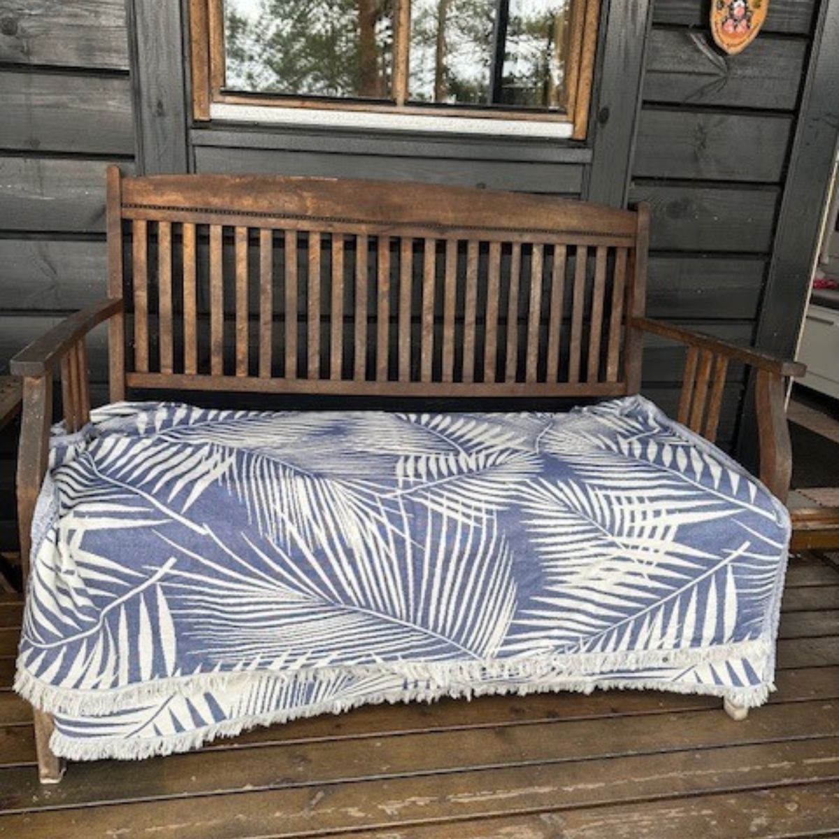 Sisustusviltti, torkkupeitto ja jättipyyhe  – Sininen viltti terassille ja piknikille (140x170 cm) - Monikäyttöinen ja kevyt pyyhe toimii reissukumppanina ja kodin sekä terassin sisustamiseen.