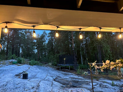 SELED ULKOVALOSARJA /VALOKETJU ULKOKÄYTTÖÖN VAIHDETTAVILLA E27 LED -LAMPUILLA. 10m / 10 lamppua