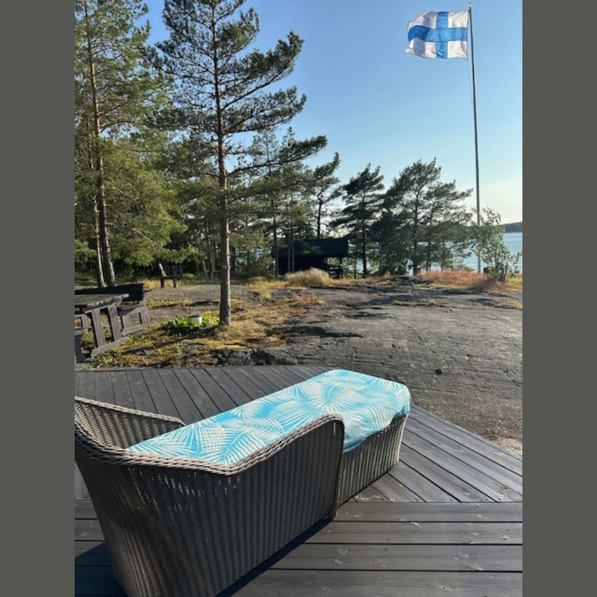 Sisustusviltti, torkkupeitto ja jättipyyhe  – Turkoosi viltti terassille (140x170 cm) - Monikäyttöinen ja kevyt pyyhe toimii reissukumppanina ja kodin sekä terassin sisustamiseen.