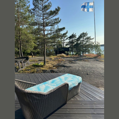 Sisustusviltti, torkkupeitto ja jättipyyhe  – Turkoosi viltti terassille (140x170 cm) - Monikäyttöinen ja kevyt pyyhe toimii reissukumppanina ja kodin sekä terassin sisustamiseen.