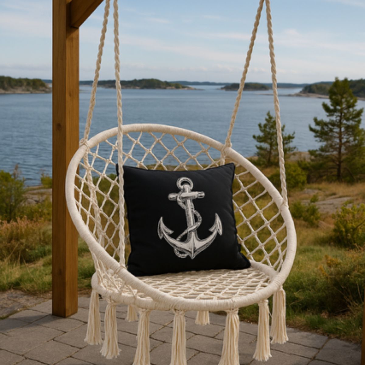 Riipputuoli luonnonvalkoinen + pehmusteet 2kpl. Nämä trendikkäät boho riipputuolit sopivat terassille, parvekkeelle ja sisälle.